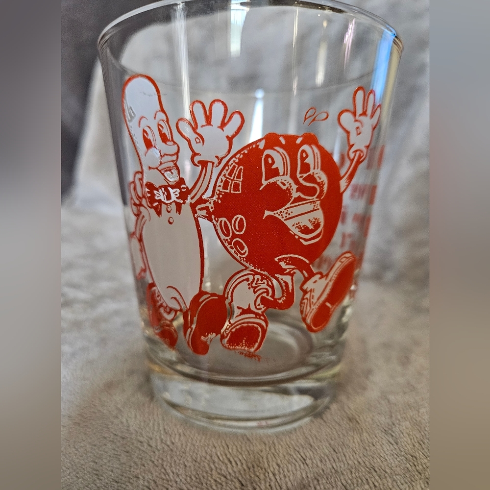 1976 " Old Bowlers never die..." Glass - Picture 3 of 8
